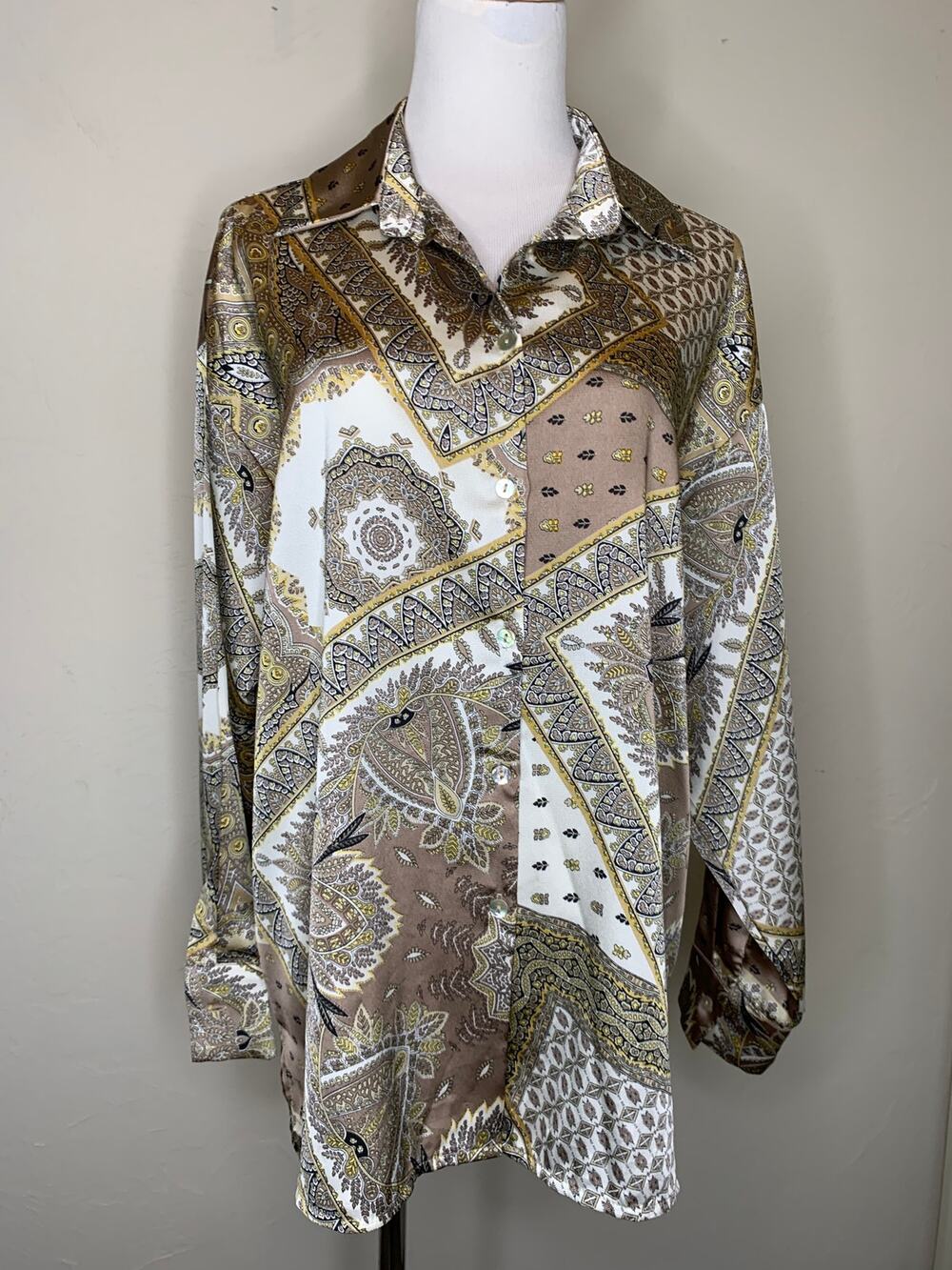Silky Scarf Print Bandana Blouse Sz Medium Tan Black Preppy